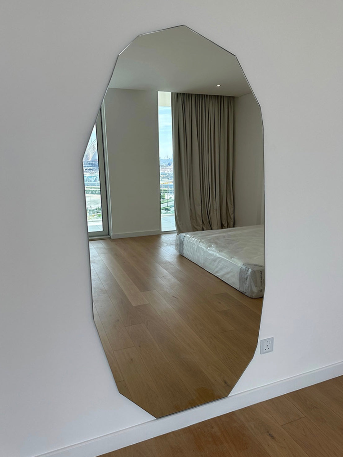 Home Mart Ayam Irregular Modern Decorative Irregular Decorative Wall Mirror